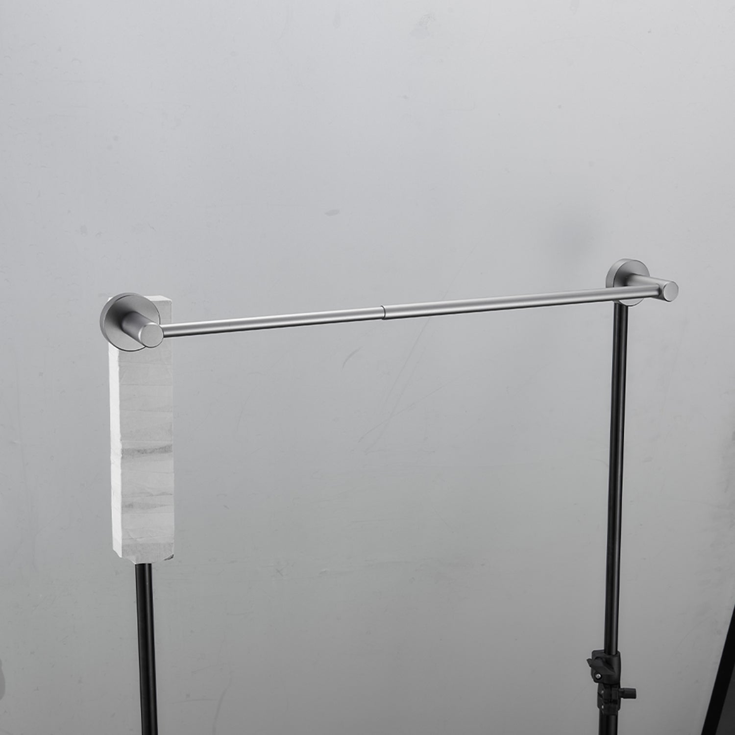 Gluon 16- 27 in. Wall Mounted Expandable Hand Towel Bar DSC5538_79f70bcb-5877-4a67-bc54-d5b3aaf4a9e2