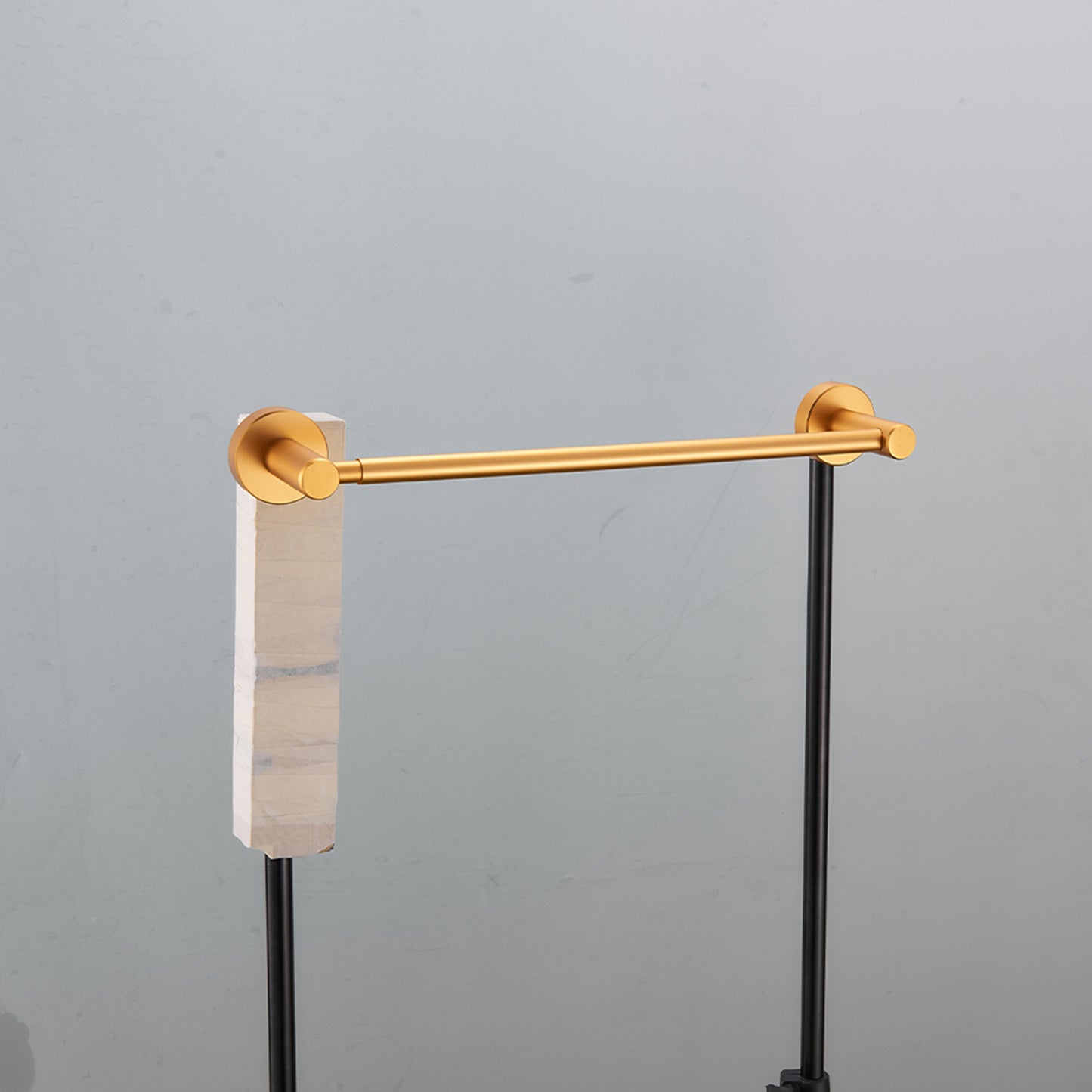 Gluon 16- 27 in. Wall Mounted Expandable Hand Towel Bar DSC5542_3ec83ad1-7e19-45cd-8eb3-6c597ce5ffe5