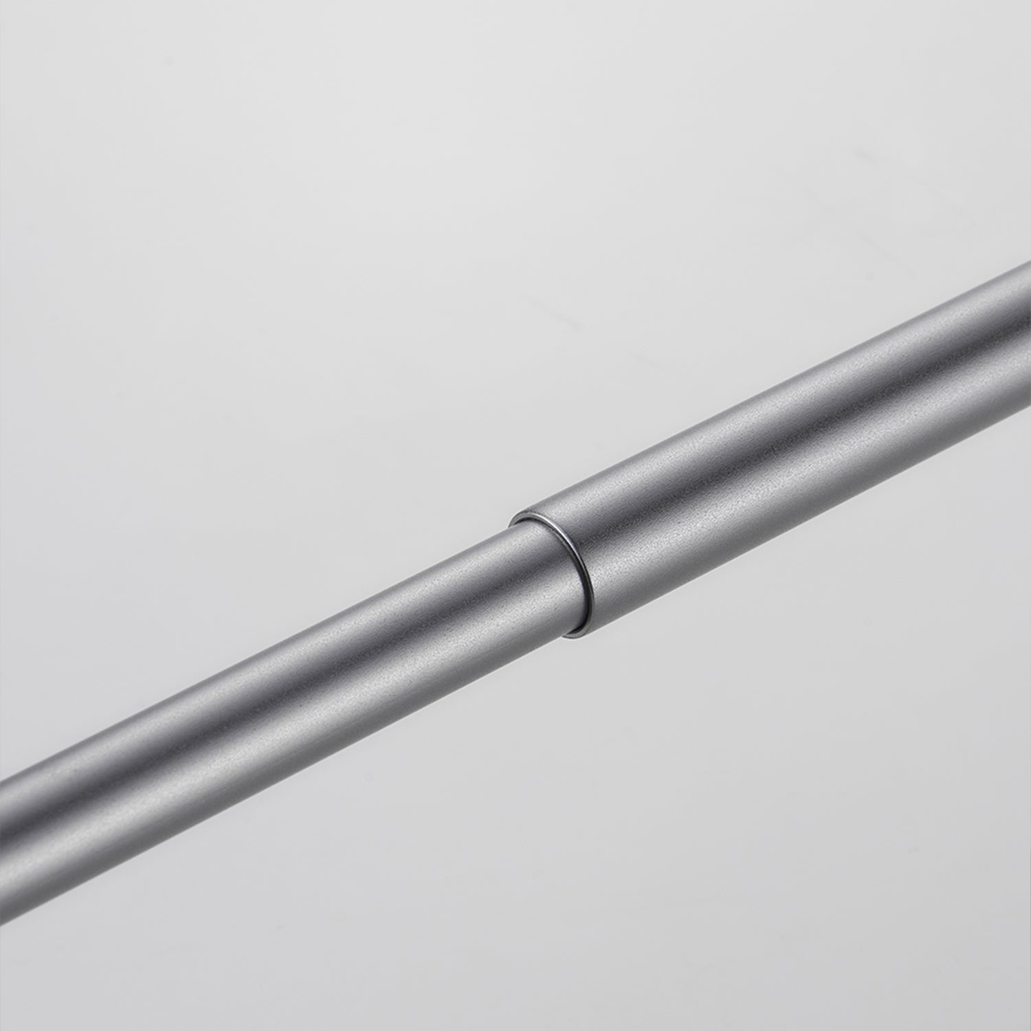 Gluon 16- 27 in. Wall Mounted Expandable Hand Towel Bar DSC5823_de381680-8e53-4d09-9766-c674a4ec04ae